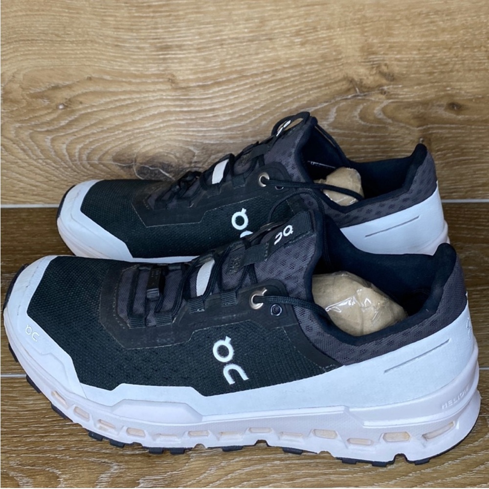 On Running Cloudventure Sneakers